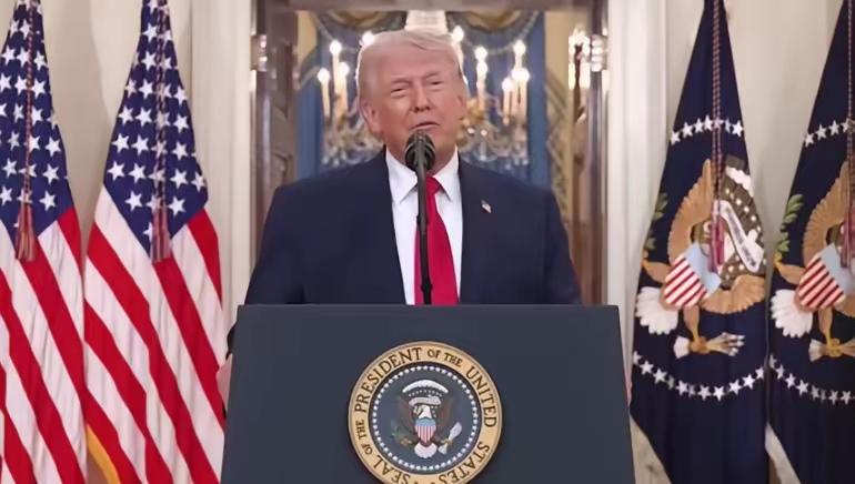 看来，能打败特朗普的，只有第二天的特朗普了
 
4月1日愚人节，美国总统特朗普发