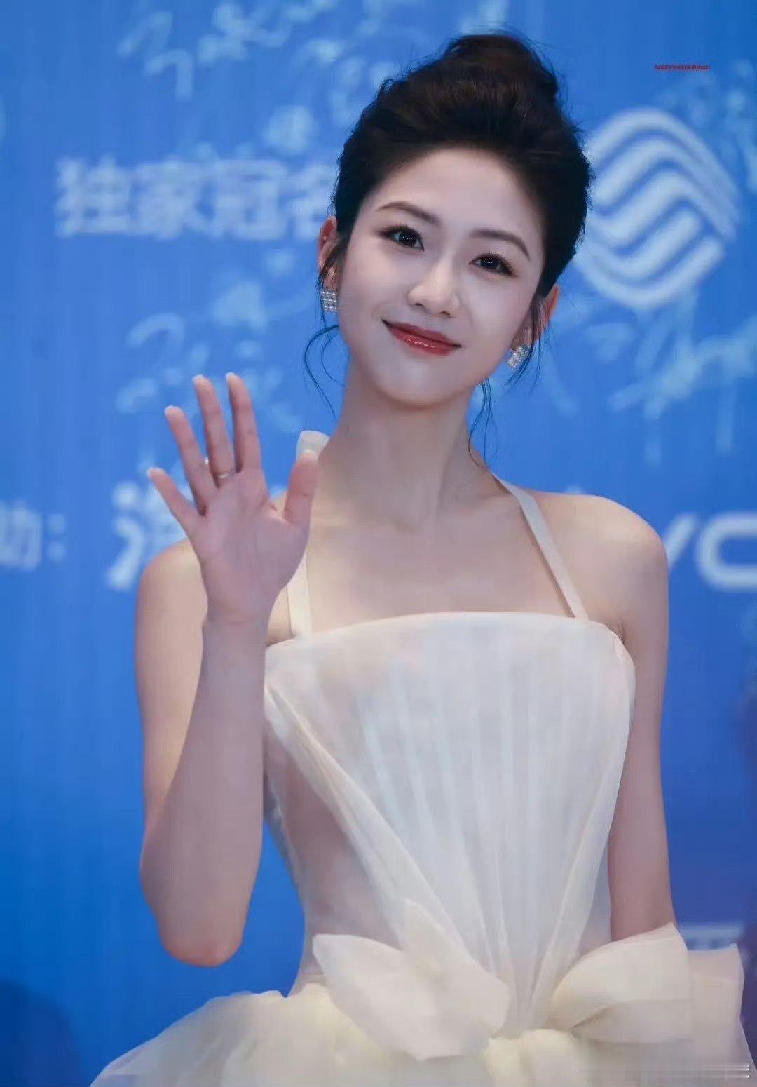 向涵之活动比剧里好看很多 