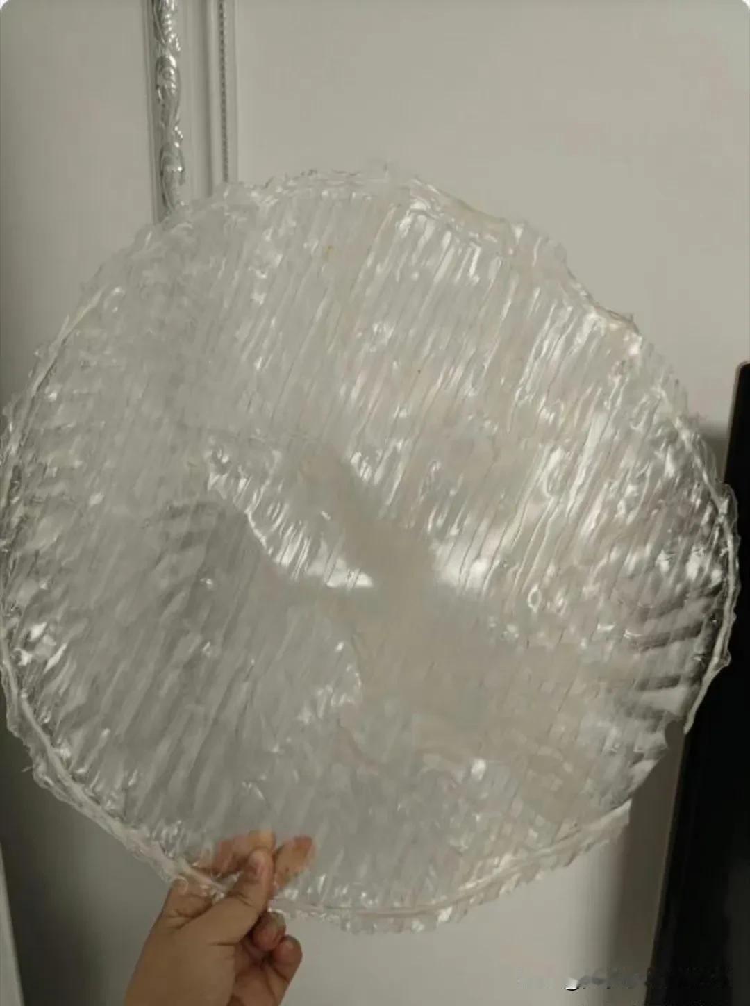 中秋佳节邻居送了她家乡带来的特产，说是婆婆刚捎来的，我还是头一次见这种东西，闻着
