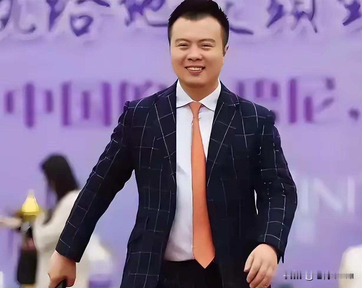 敛财3.8亿被判无期：杨涛鸣（本名杨武城）伪装“成功学大师”，虚构简历、P名人合