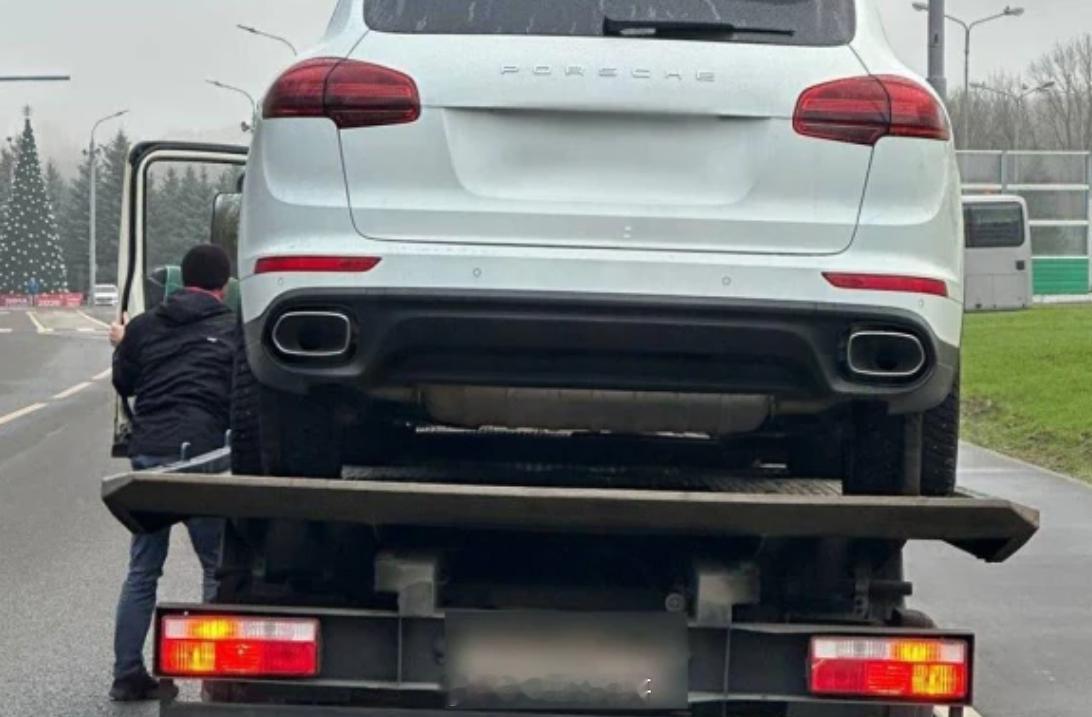 保时捷回应俄罗斯数百辆车突然锁死 这对俄罗斯车主的心理信任造成打击了，在俄罗斯多