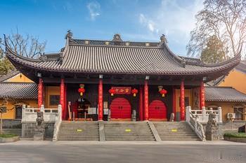 灵谷寺位于南京紫金山东南麓，是钟山风景区核心景点，有“天下第一禅林”之誉 。始建