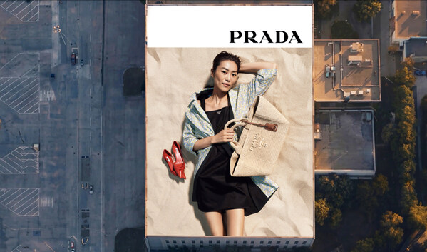 PRADA 4000㎡巨幅新作登临上海虹桥公务机楼FBO｜刘雯演绎 Prada Jardiniere