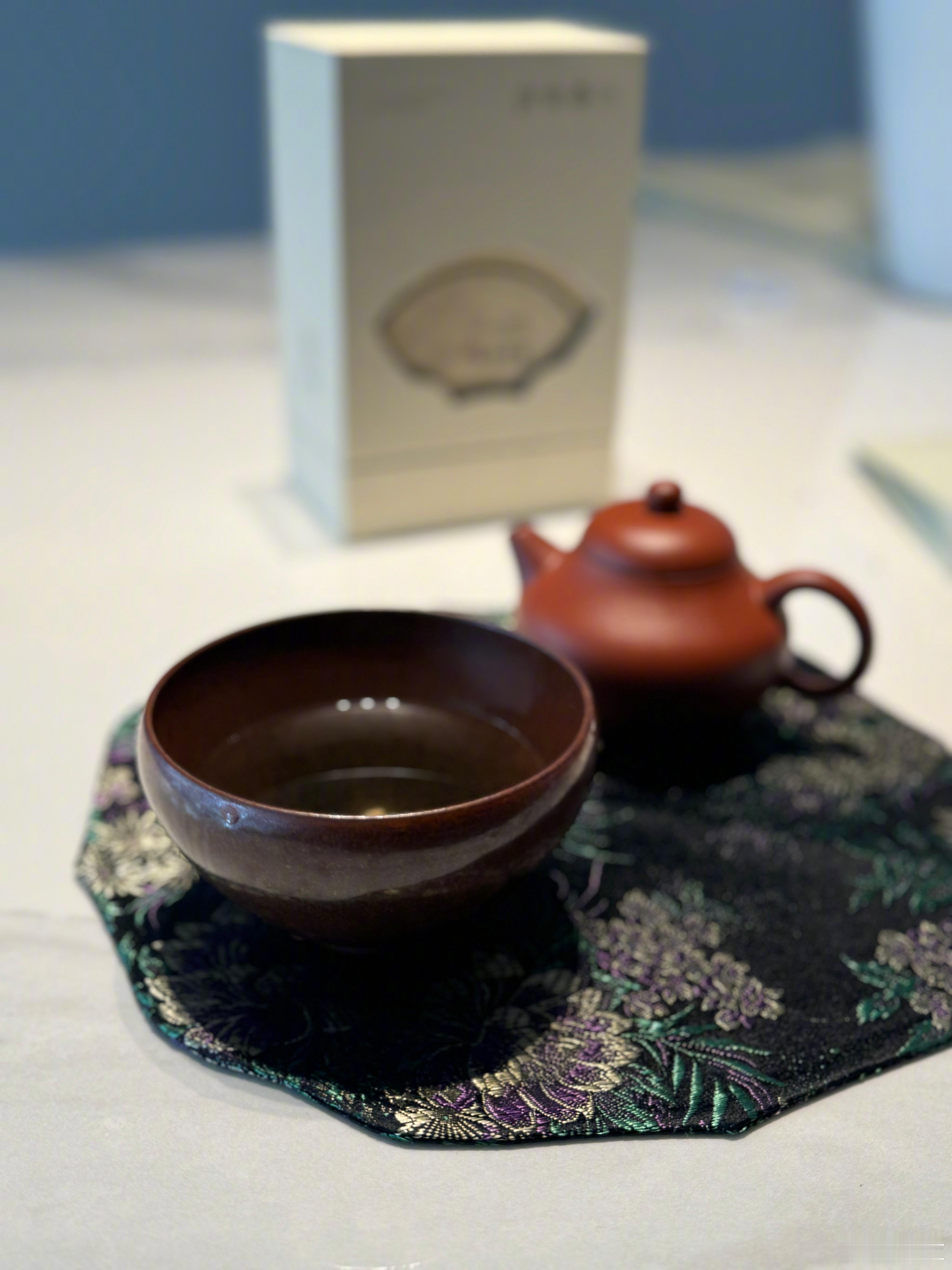 血脉觉醒，以往喝过很多茶，是从去年年底才体会到茶的好喝之处。那时在巴厘岛结识了一