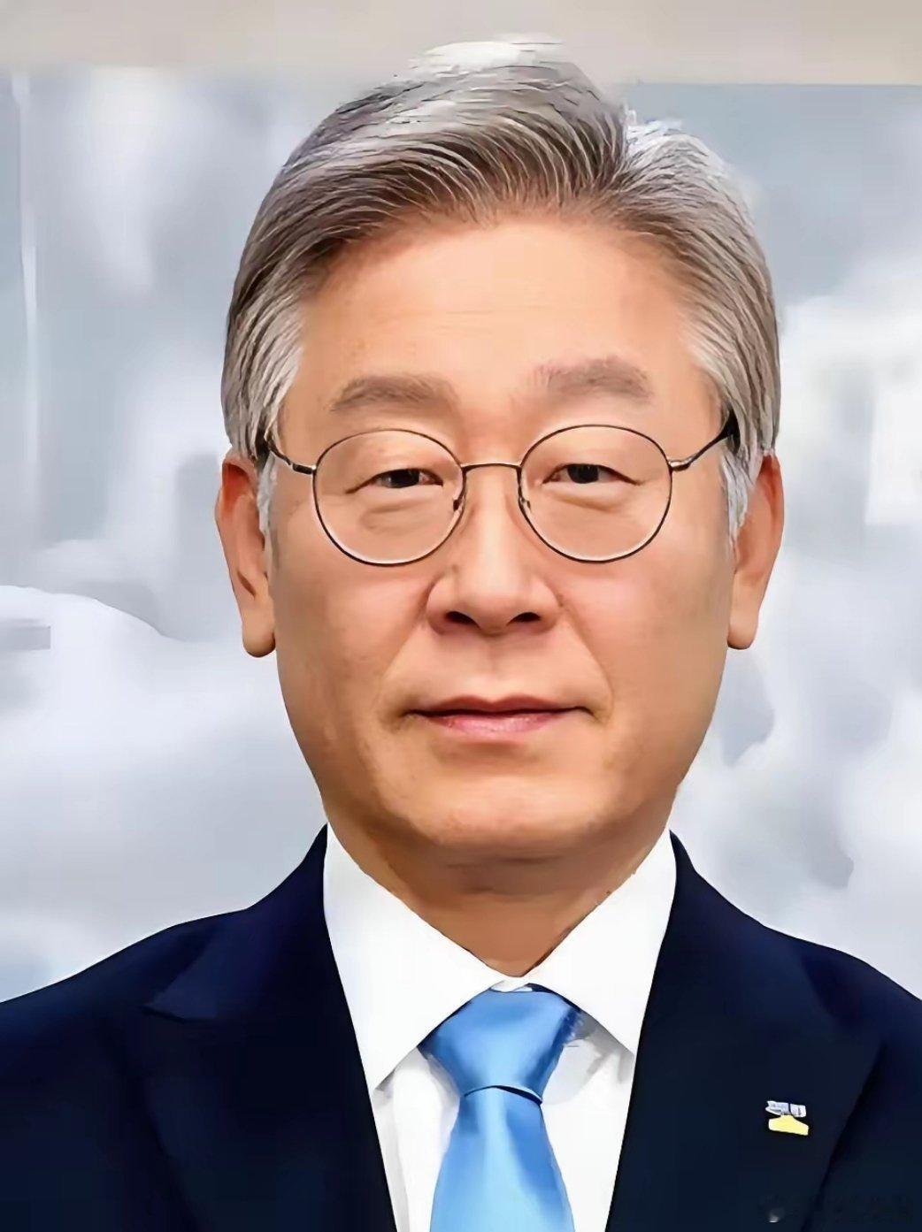 2月26日，韩国总统李在明在青瓦台发表表态，主张韩国应持续推进与朝鲜的对话与合作