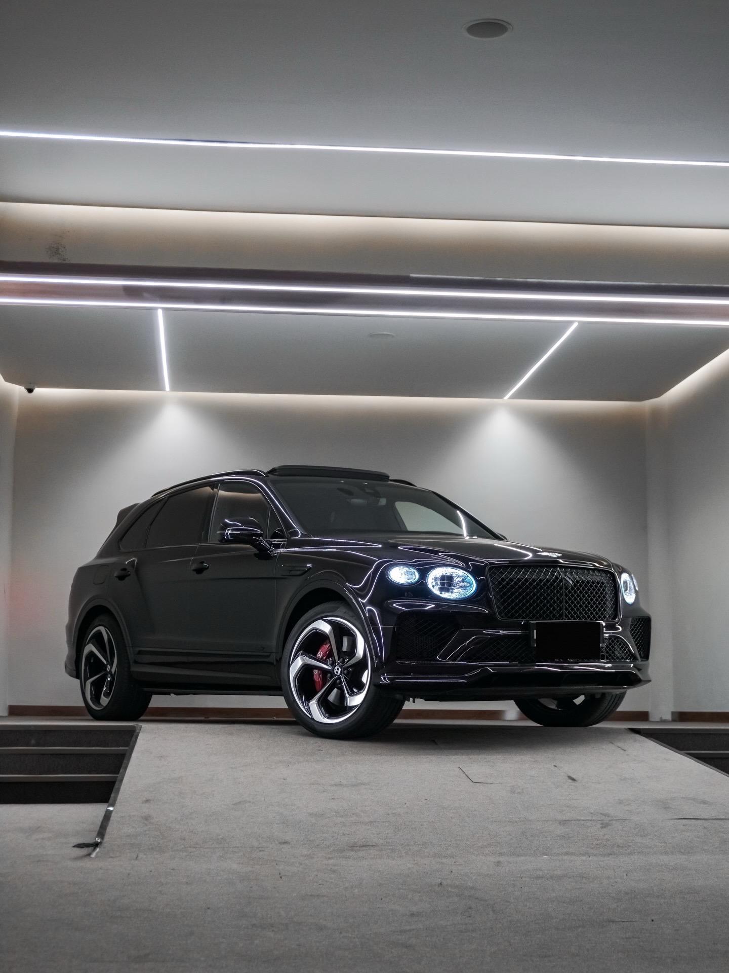 “我会一直发宾利添越，直到你拥有为止。”