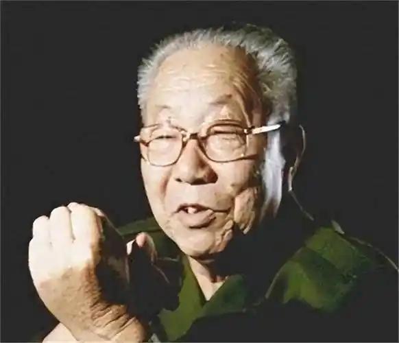狙神张桃芳，这辈子只服过一件事。

436发子弹撂倒214人，军事博物馆里那杆没