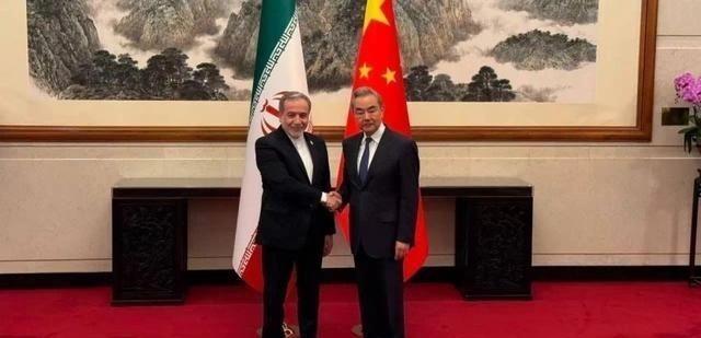中伊谈完了！伊朗认可中国方案，临走前：王毅给伊外长提了一个醒
中东局势这么胶着，