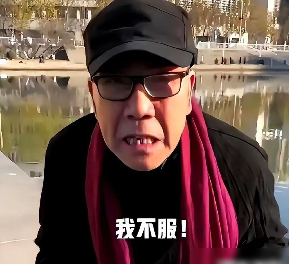 “海河战神”杨议，嘴上说着要“砸缸”，自家爹的骨灰却差点被亲侄女直播给“分”了，