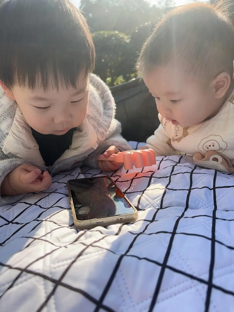 现在的学生为什么越来越难教？其中的原因有很多，而现在的孩子过早过多地接触手机，肯