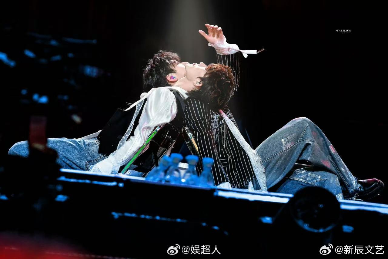 棍铲没有双人舞台朱苏双人舞台遭恶意举报无数粉丝翘首期盼，却没能迎来棍铲双人舞台，