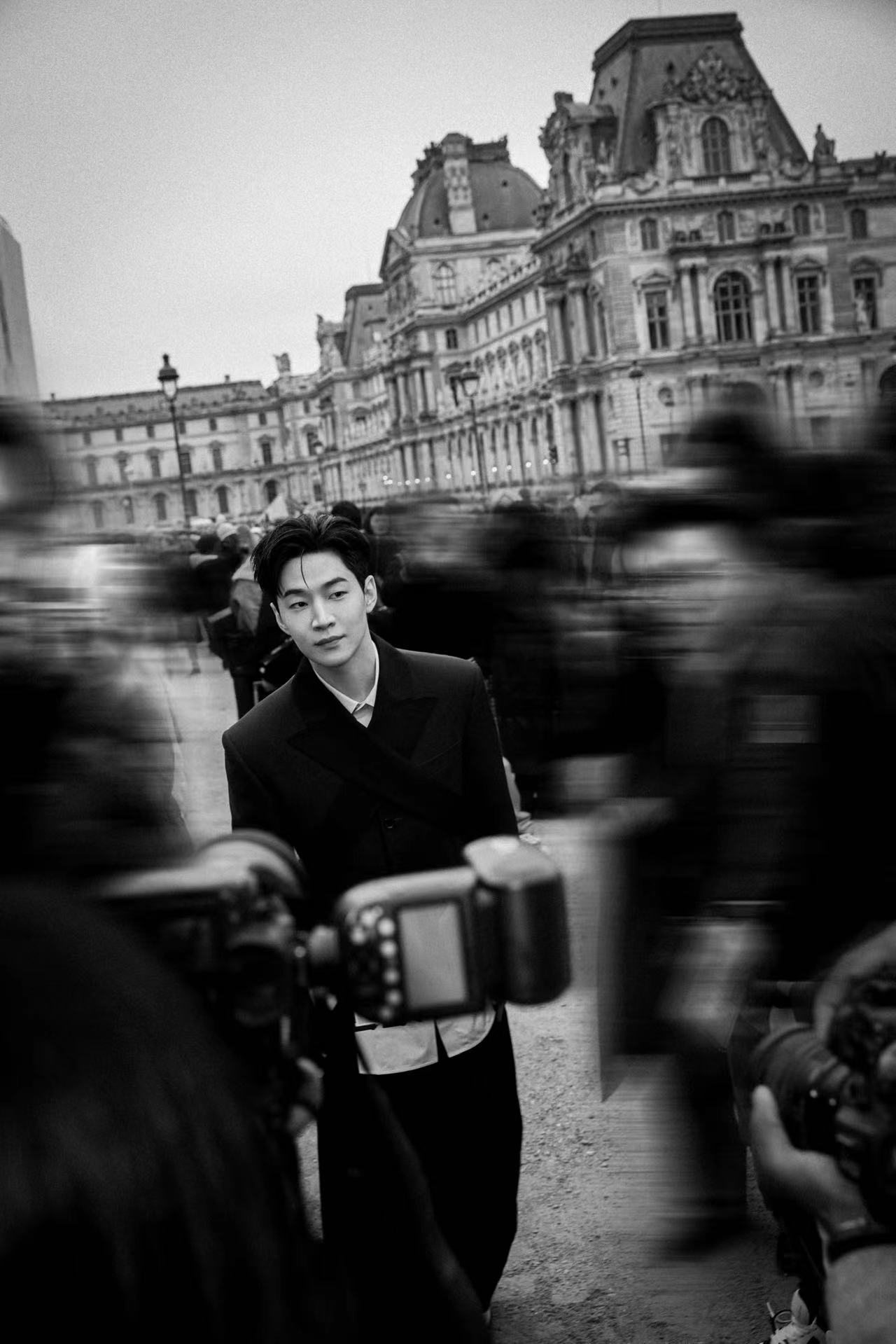 #站姐拍的刘宪华##刘宪华巴黎时装周造型# 刘宪华巴黎时装周亮相巴黎时装周，站姐