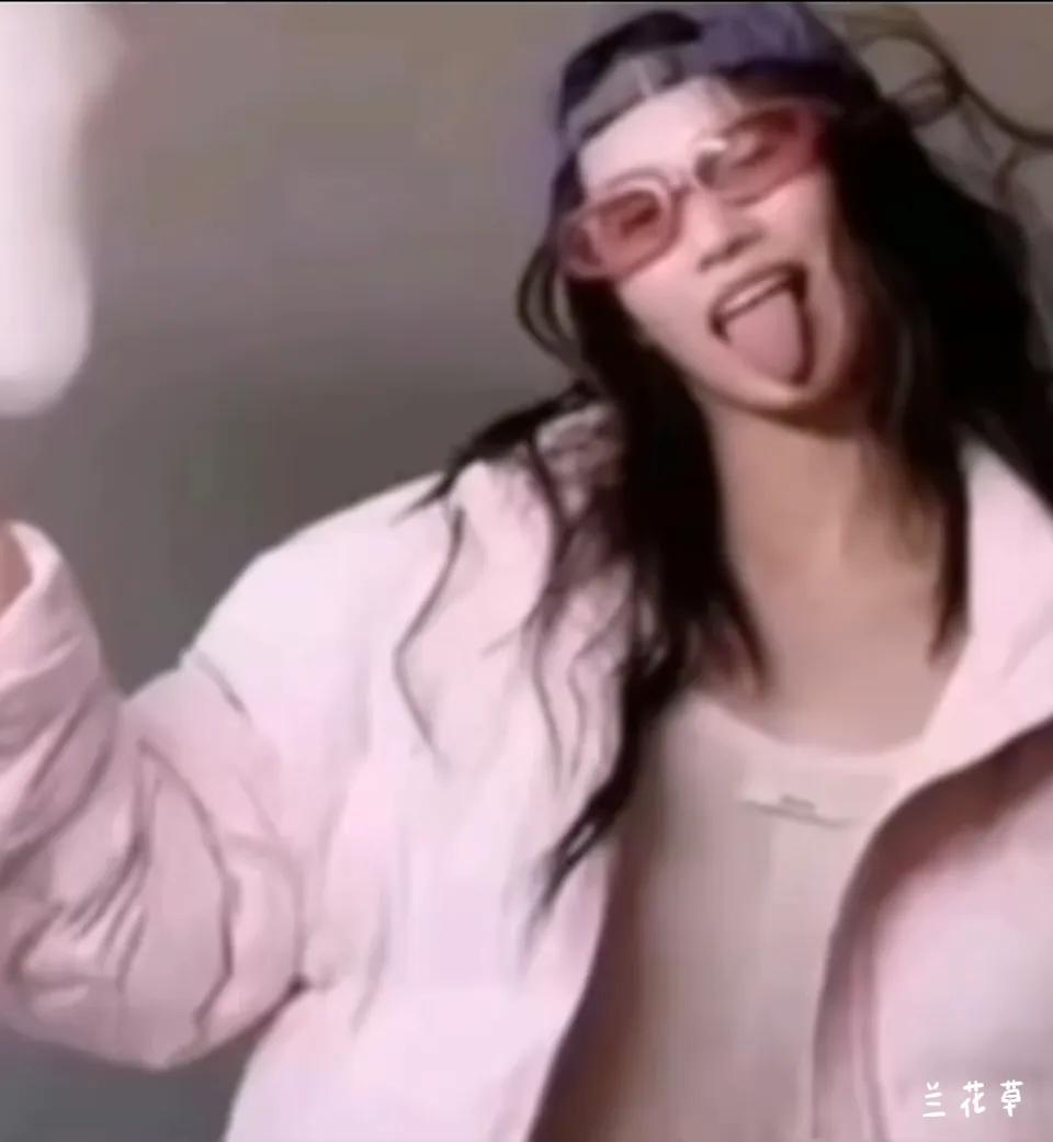 这造型一言难尽。
陈芋汐。