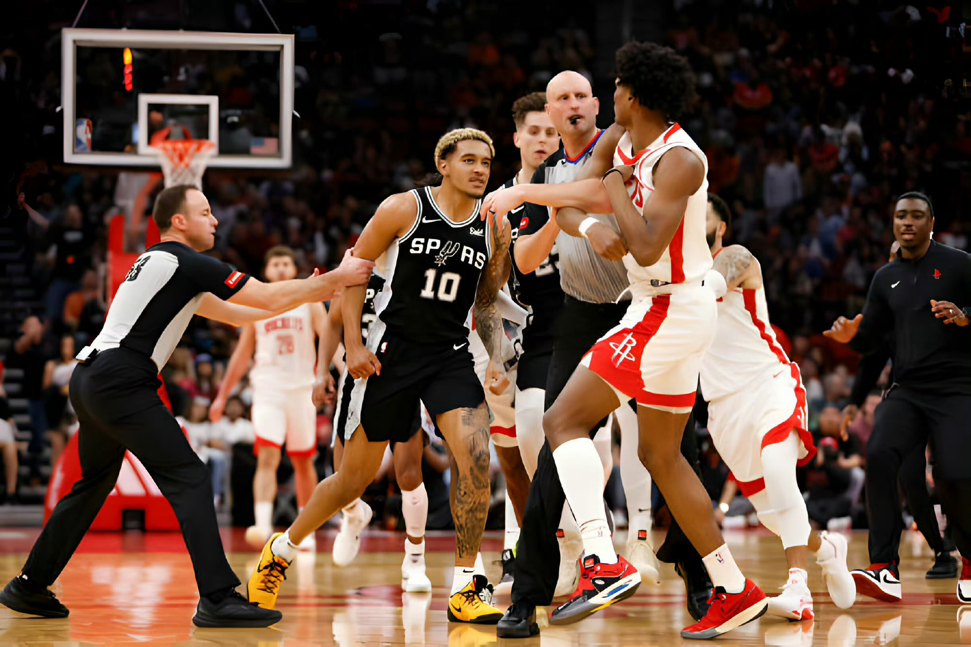 ⬜️ 比赛预告//GoSpursGo ⬛️⏰ 时间:明天8点半（主场）🆚 对手
