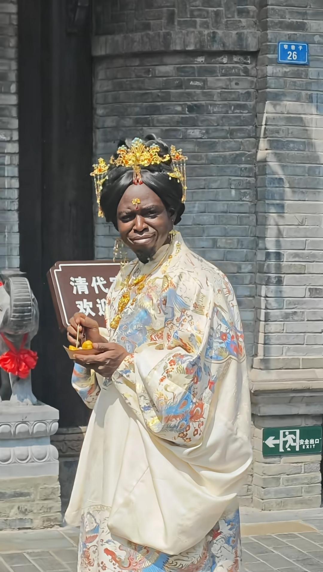 敢问这位 莫非就是传说中的……咖妃？？