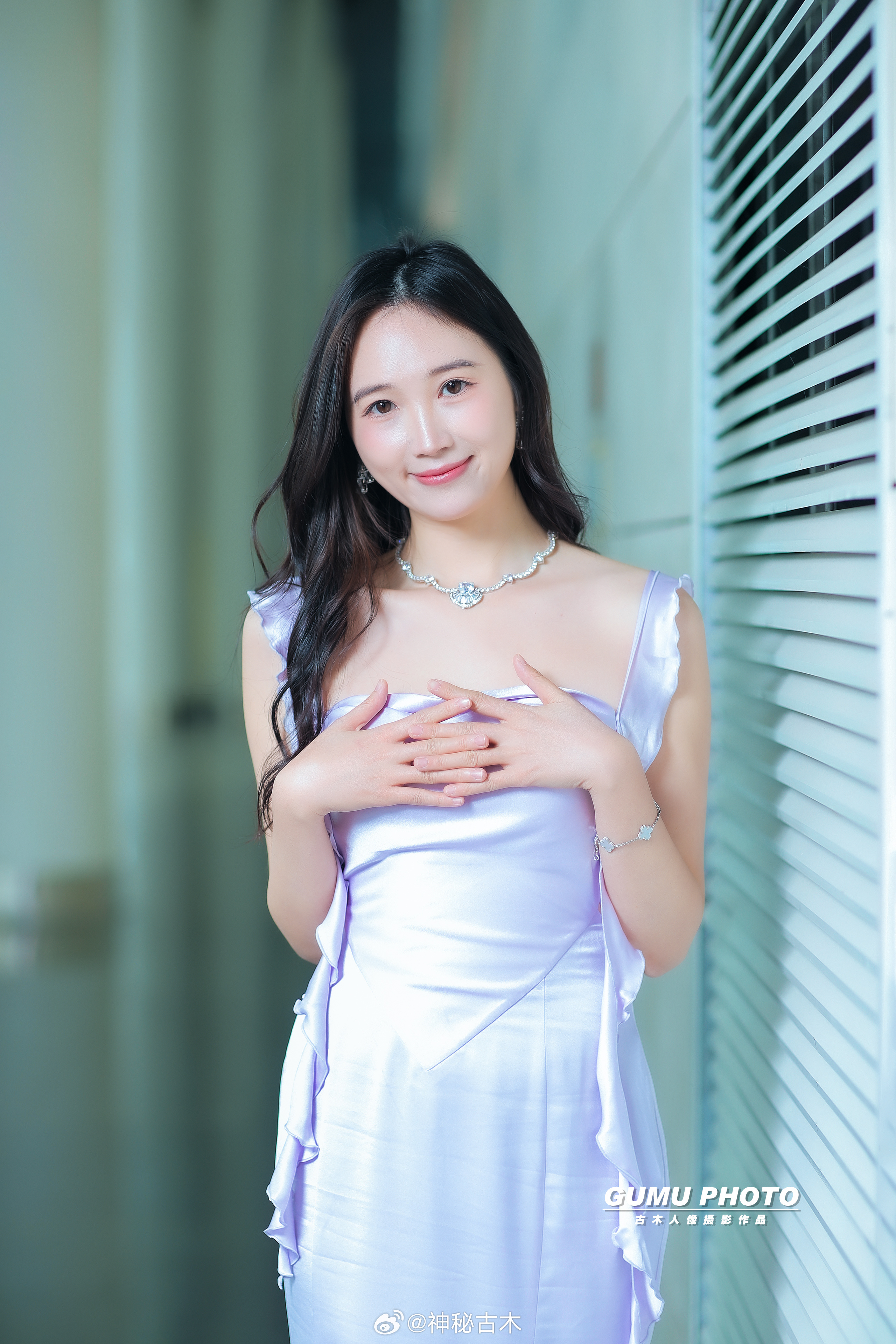 2025成都双十二车展外拍长安启源展台模特小姐姐2025成都双十二车展 