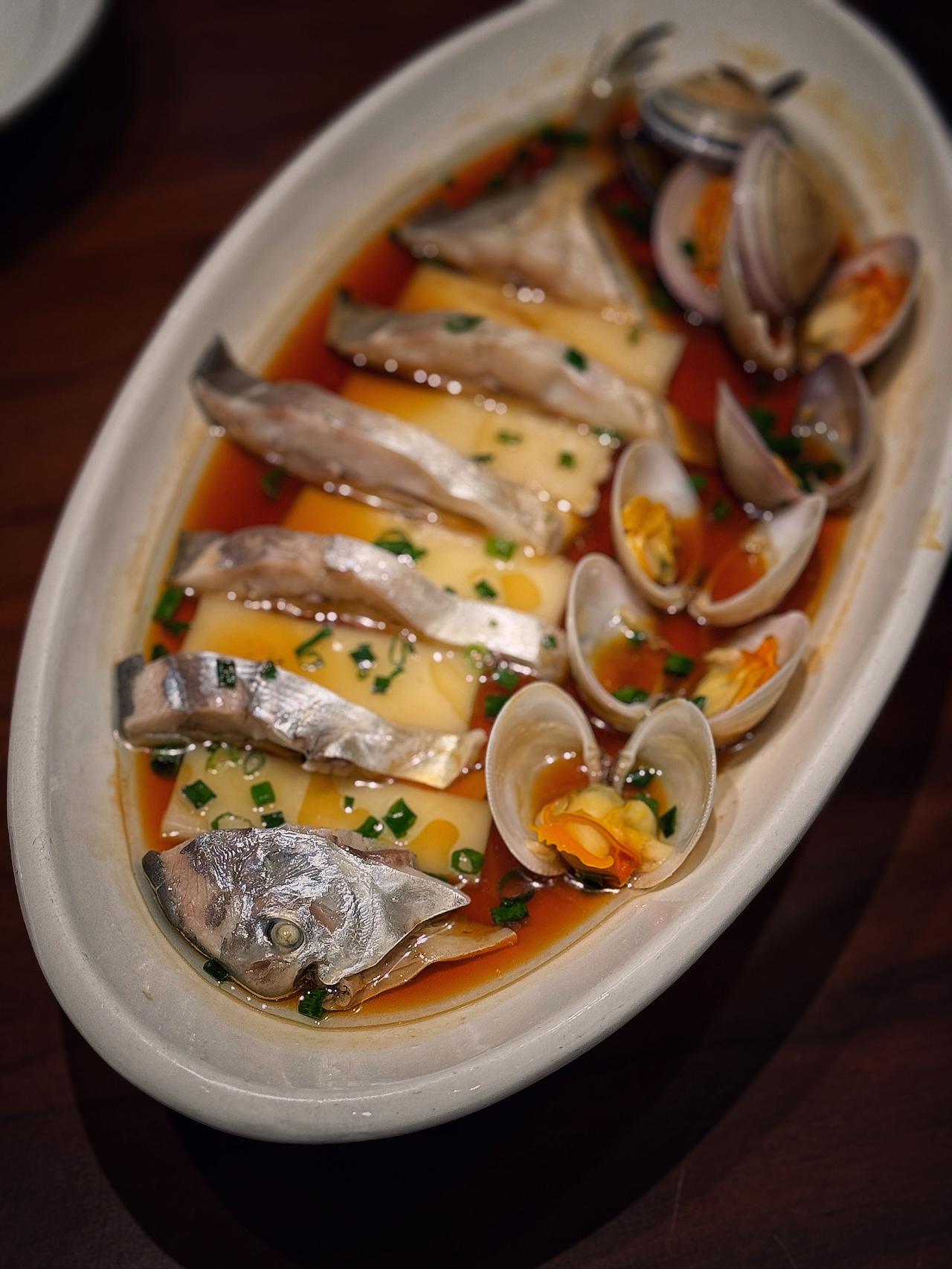 这一桌118元，温州老板真的在做好事吗？

朋友说，他家对面的这家温州饭摊，简直