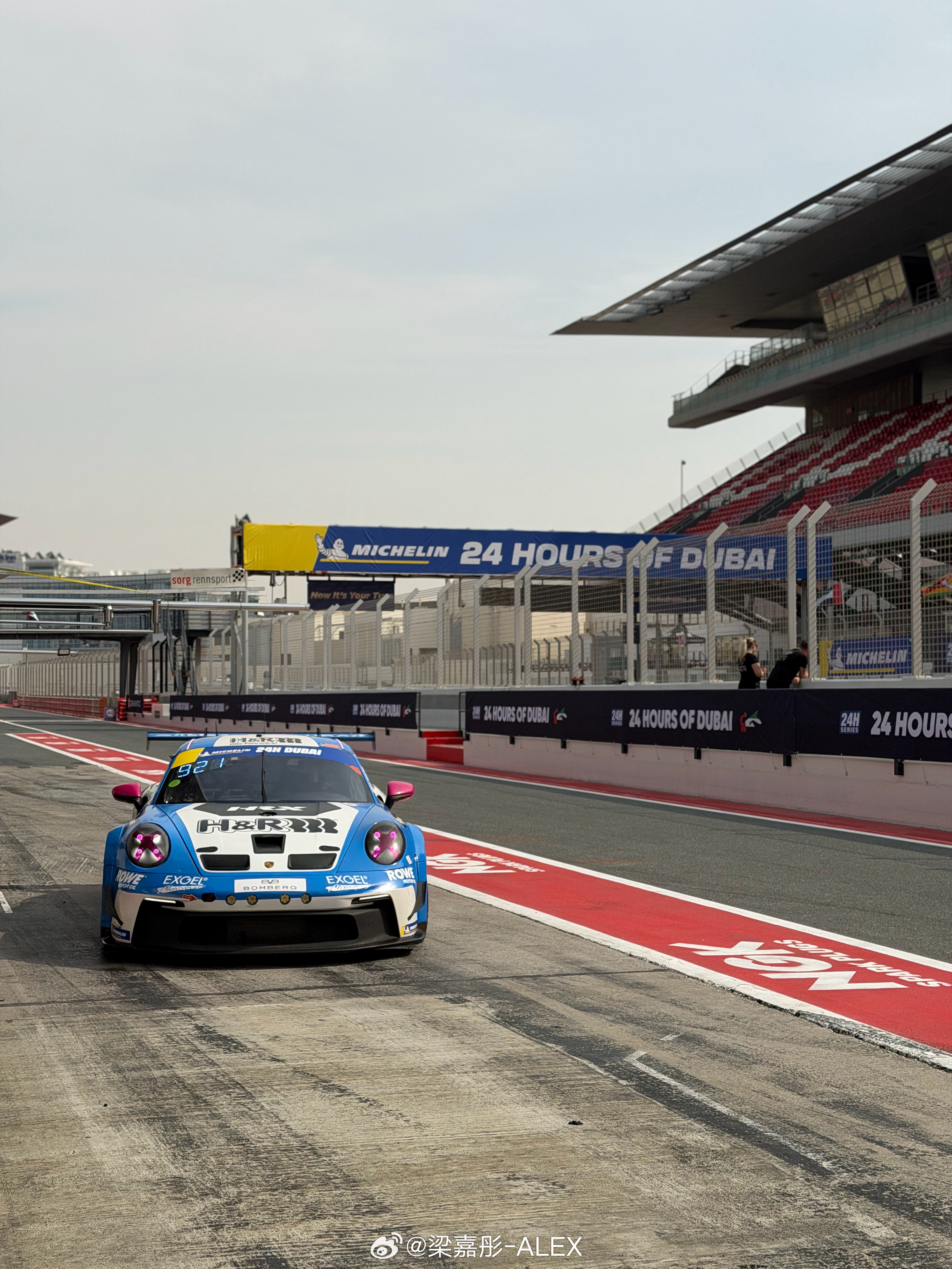 到达迪拜赛车场，2026赛季正式开启~🚙这身本周迪拜24小时耐力赛 的“新工服