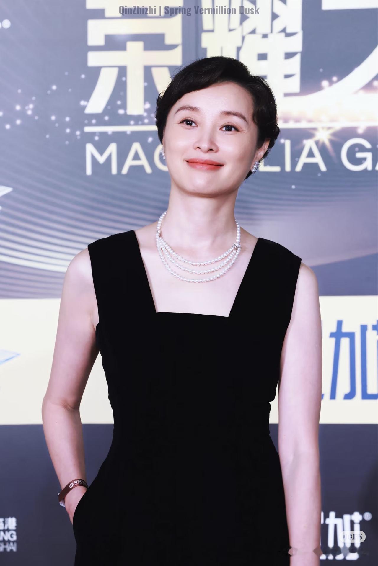 说句掏心窝话， 看到54岁吴越晒出的生日照， 我竟然松了一口气。 现在很多中年女