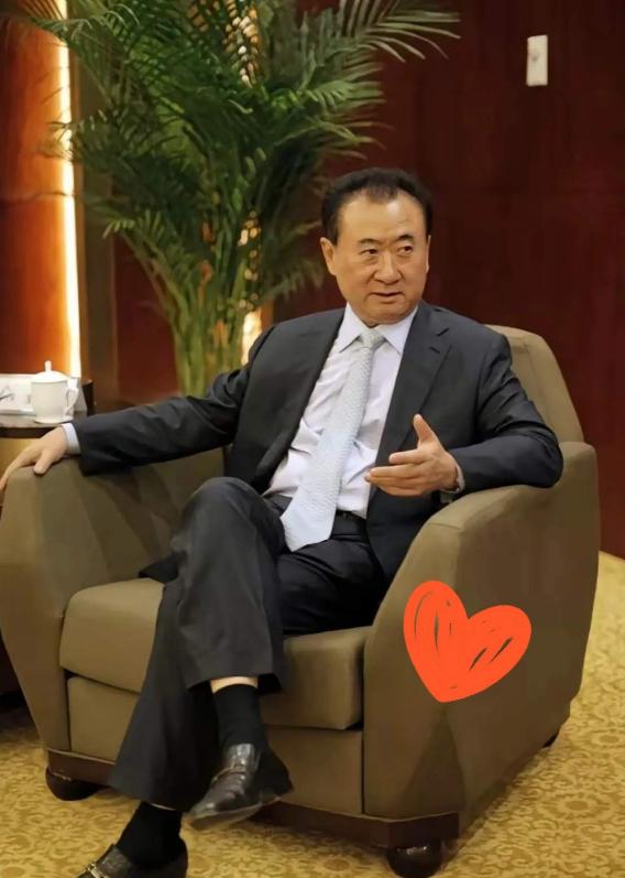 果然，
王健林还是出手了！
抛售万达广场几次后，这一次居然开始买回了一座万达广场