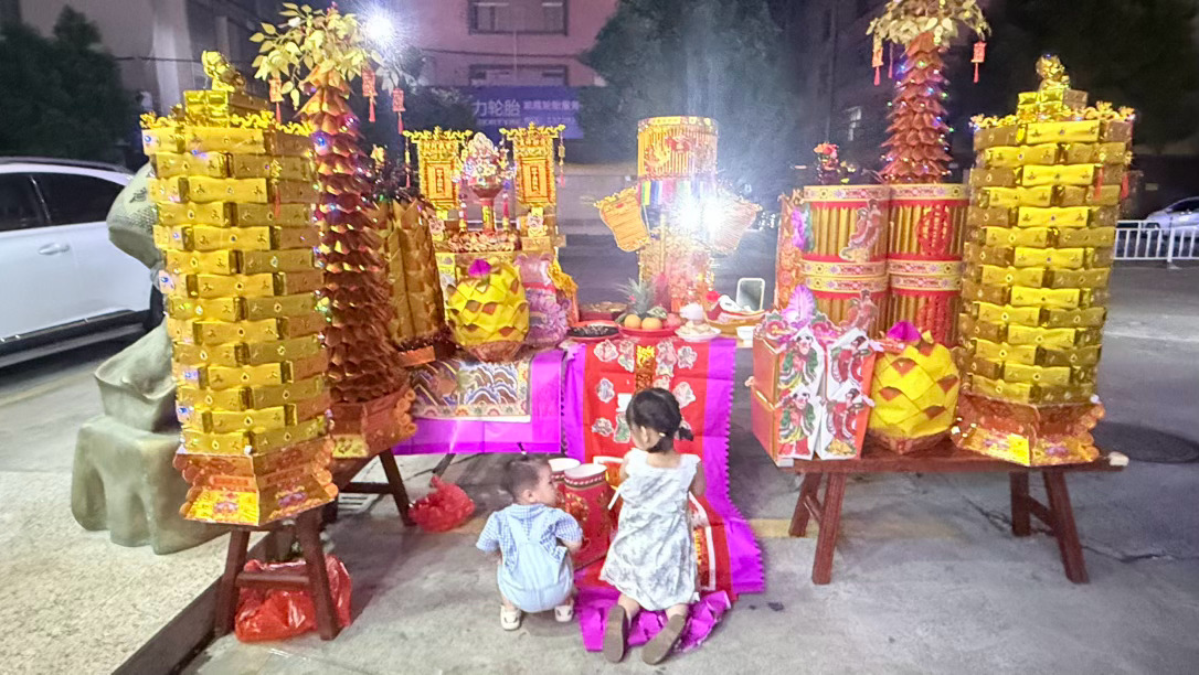 中秋快乐哦大家[嘻嘻] ​​​