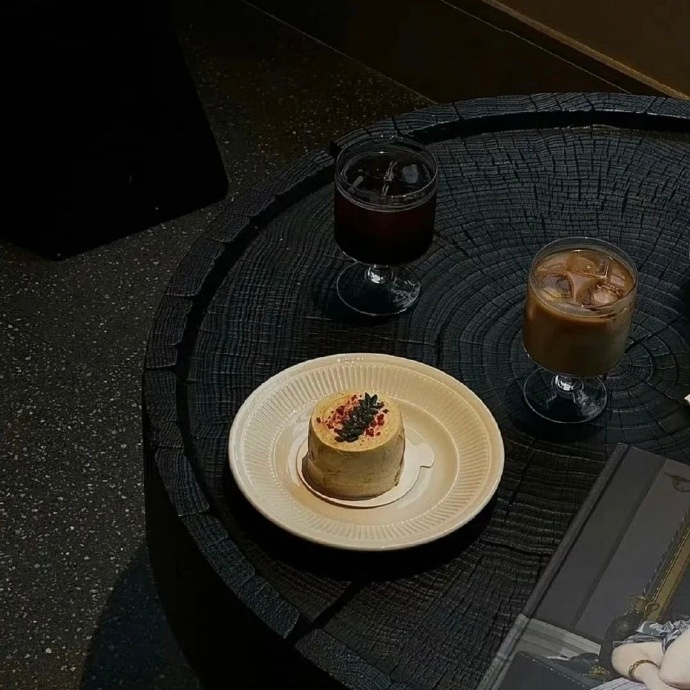 𝓼𝓮𝓪𝓼𝓸𝓷 🥀“无欲者得赠礼，满盼者失所望” 