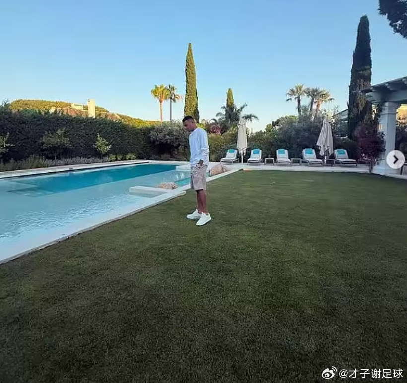 据《每日体育报》报道，皇马前锋姆巴佩近期成了媒体追逐的焦点，不过这次吸引眼球的并