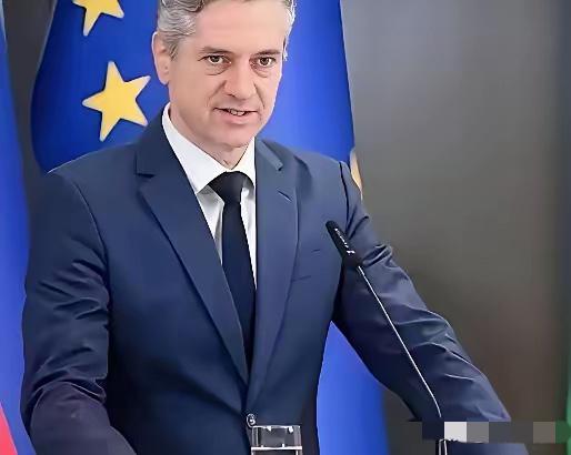 大过年的，没想到比利时首相竟然这样说中国！
比利时首相德韦弗说：所有人都想加入欧