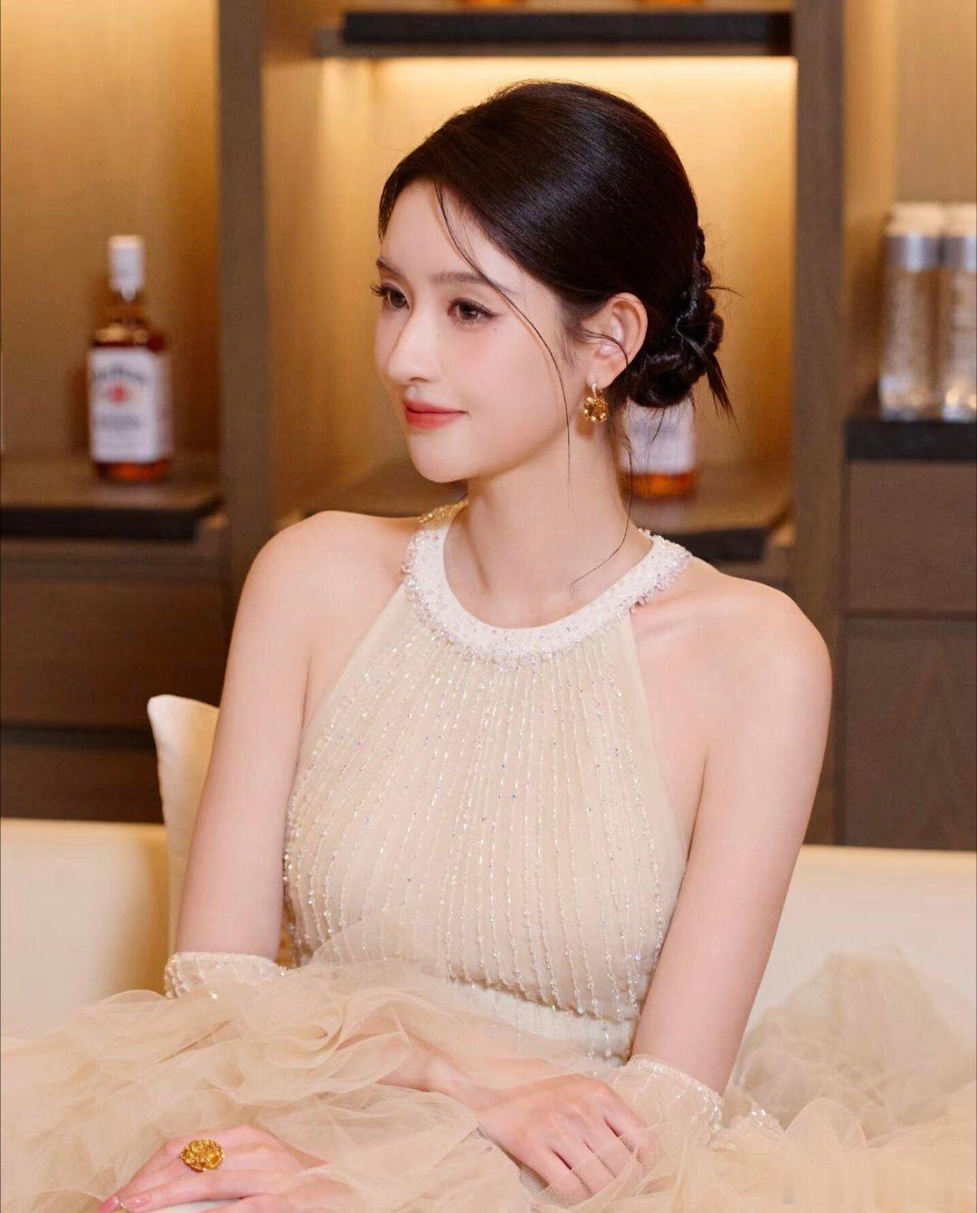 王玉雯一见白鹿害羞了 果然，真正的朋友就是那个知道你所有“黑历史”还依然爱你的人