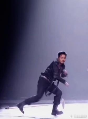 郭晓东[超话]郭晓东躲不掉的她她她郭晓东披哥四公梦回一公抽离 兜兜转转，躲不掉《