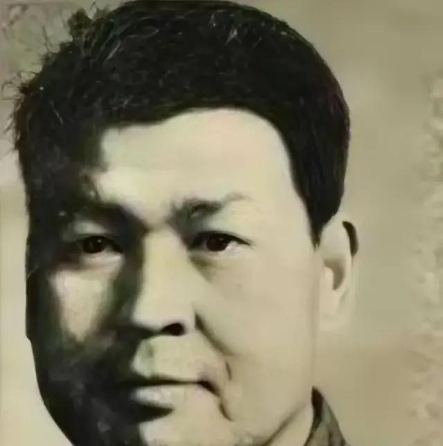 1972年，63军副军长余洪信，因奸污妇女，被连降三级。他心怀不满，竟在深夜持枪