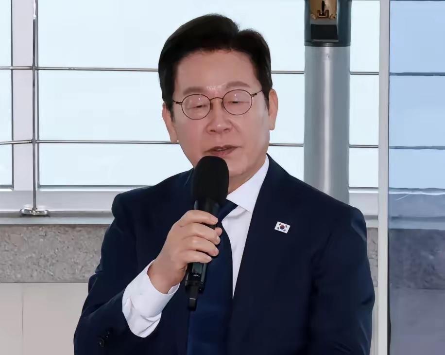 特朗普这招够狠。李在明人还没到中国，美国那边就动了。他们直接捏住了韩国的七寸。