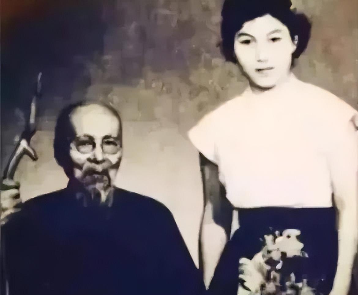 1957年，93岁高龄的齐白石闹着再婚，朋友给他介绍了一个44岁的女人，他勃然大