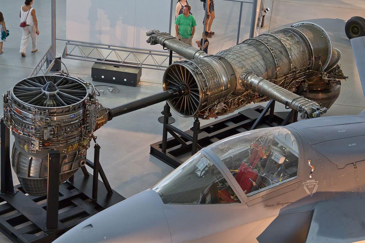 F-35B：一台发动机，两套升力系统。