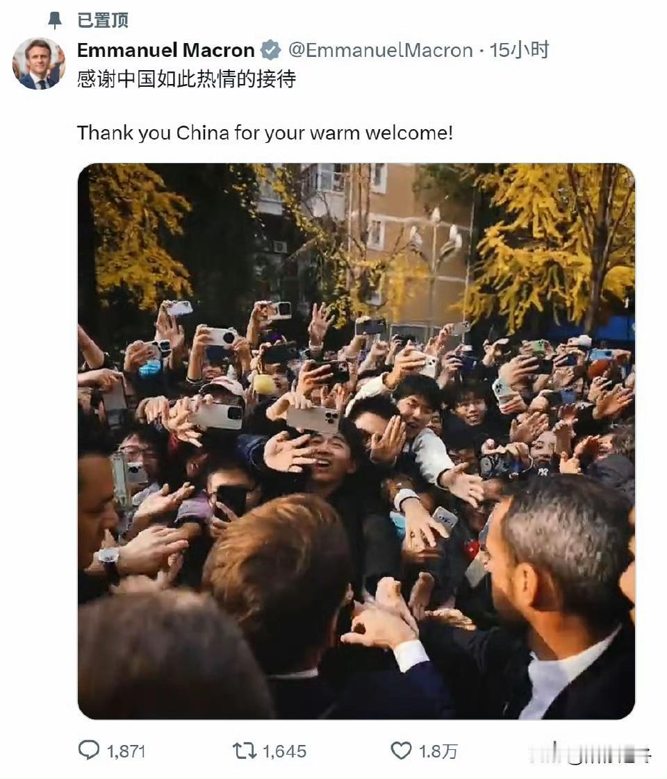 马克龙把访问中国视频置顶啦！[赞]
马克龙不但把访问中国的视频置顶了，还专门用中