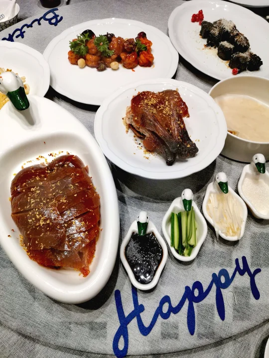 在这里小聚也是极好的~