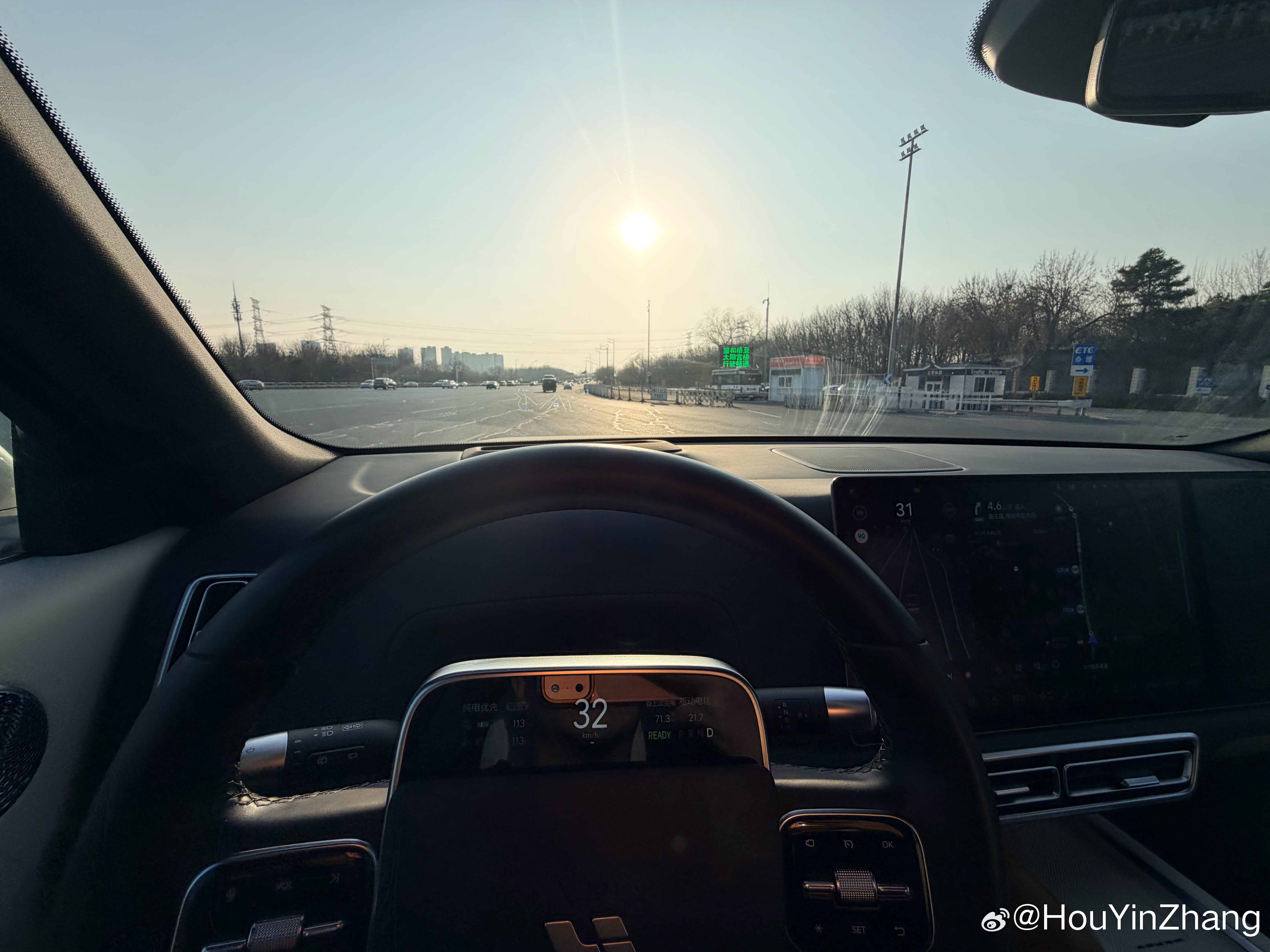 ohshit 刺眼的夕阳理想同学嫌弃我眼睛小又把我惩罚了理想汽车