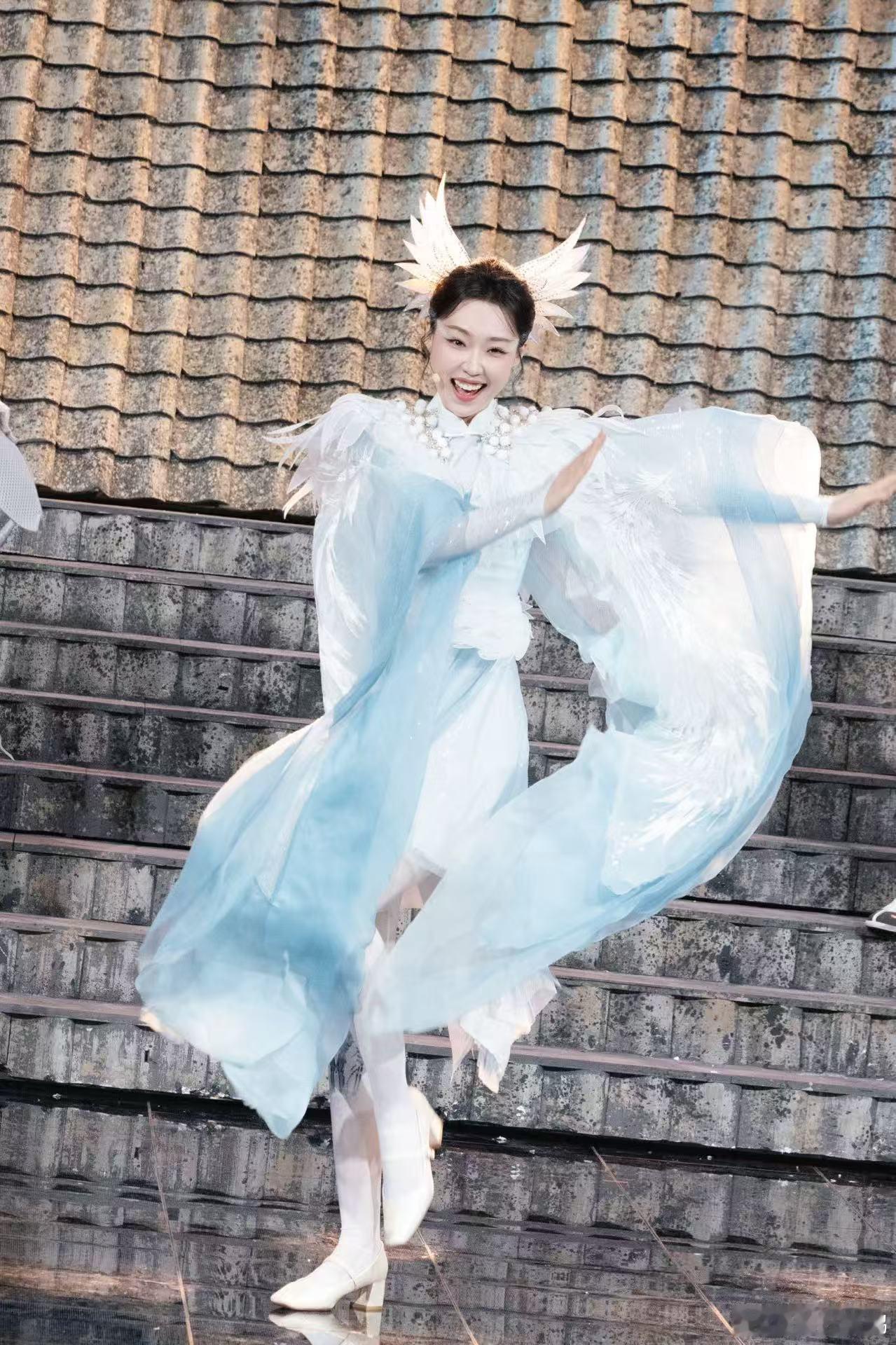 管乐春晚六折叠 年度劳模管乐实锤了💪！六台春晚的高强度行程，依旧能呈现高质量表