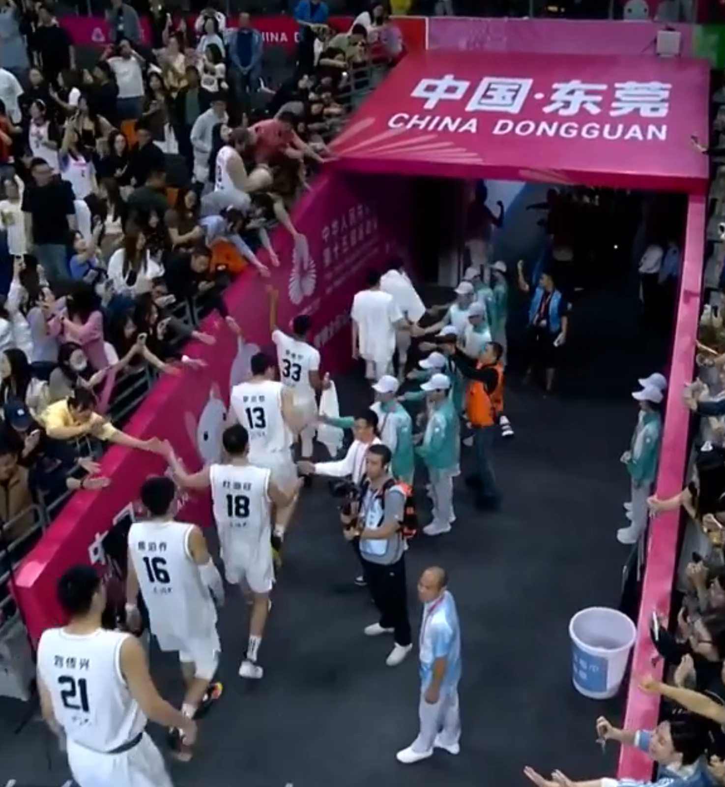 广东92-73辽宁，与浙江会师全运会决赛！赵继伟半场伤退，赵睿15分，徐杰12分