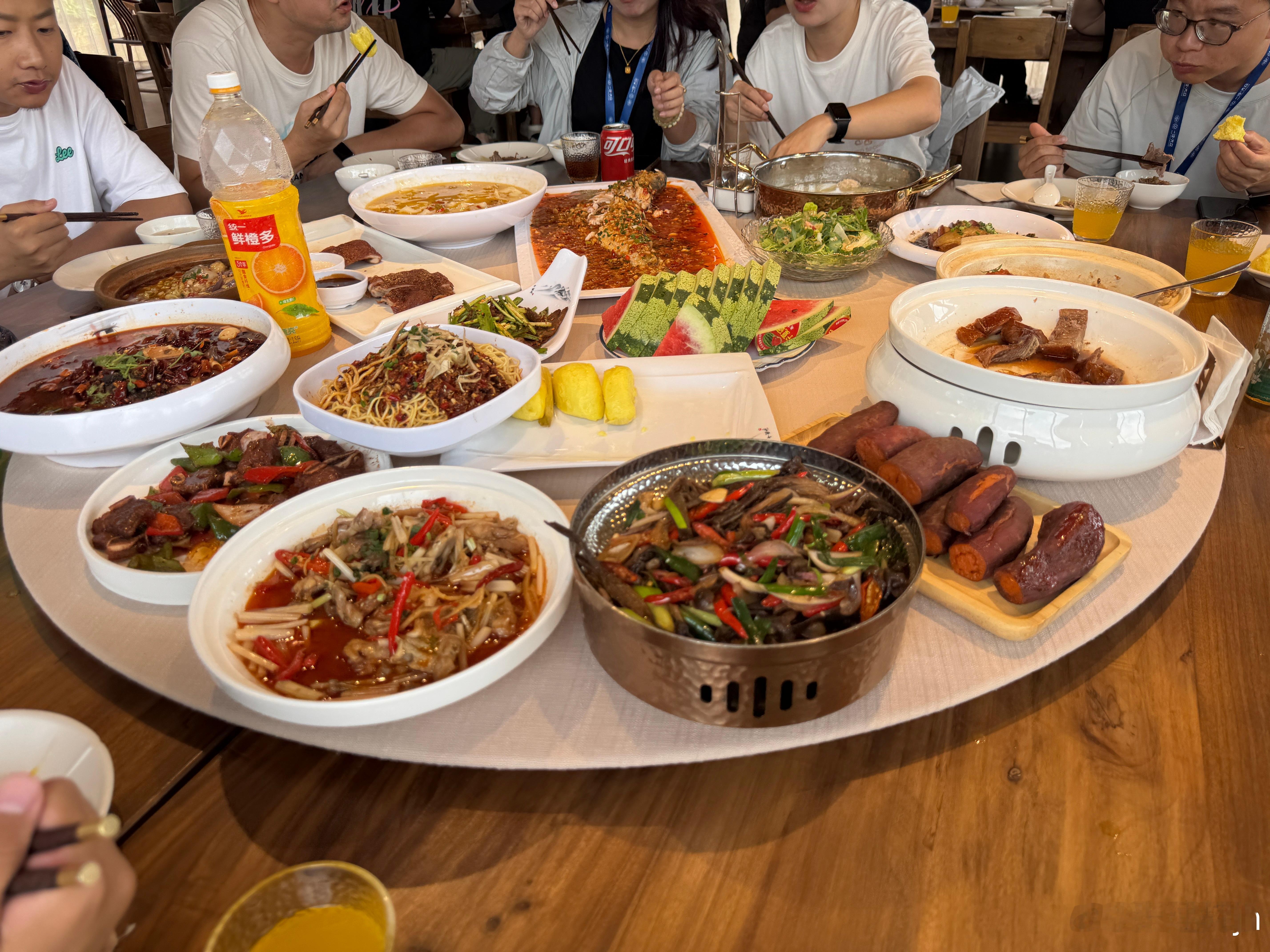 川菜很好吃，但是我减肥！接受监督！[加油][加油] ​​​