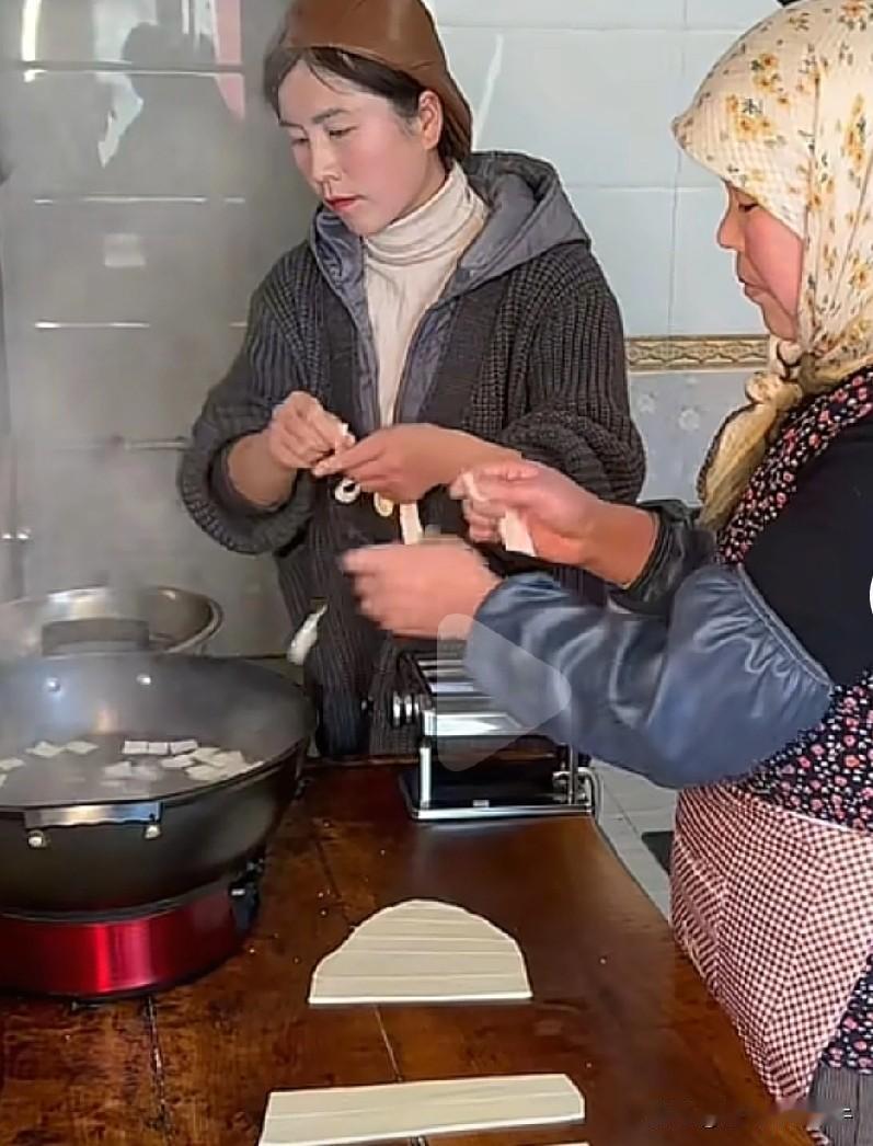 感觉穆萨他们这个地方的人不搓麻将，不喝酒，精神信仰值得我们学习哦，连吸烟的也不多