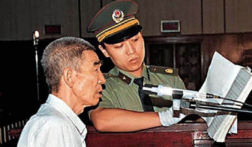 1993年大邱庄“土皇帝”禹作敏被捕入狱，他在狱中坦言自己只承担领导责任
199