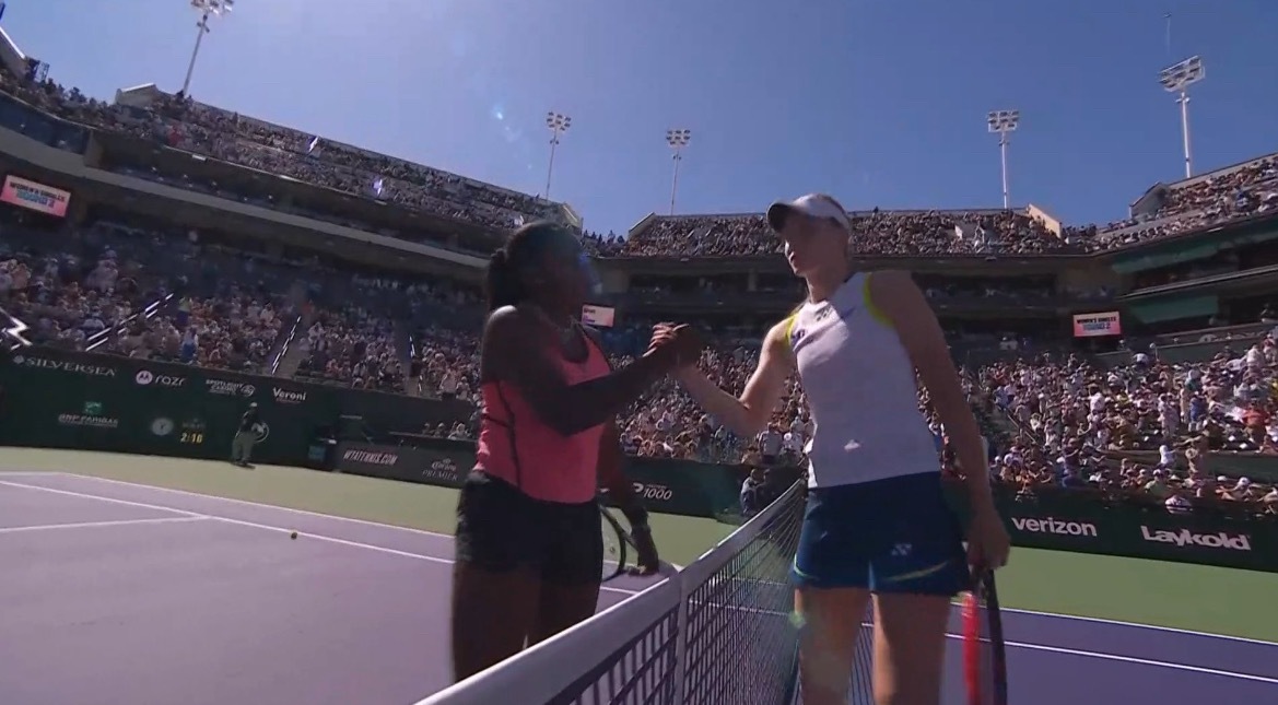 运动场上闪耀的她网球talking大会 世界第三莱巴金娜在与巴普蒂斯特的比赛中苦