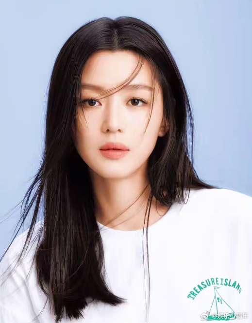 如何评价全智贤的长相 全智贤的长相，那绝对是老天爷追着喂饭吃。她有着极具辨识度的
