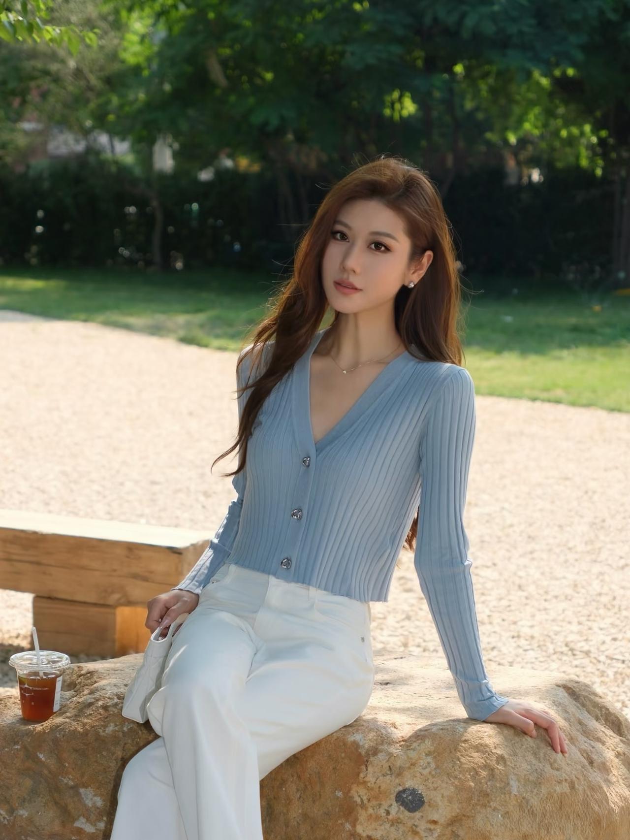 女生如何穿搭看起来时尚更有品味呢