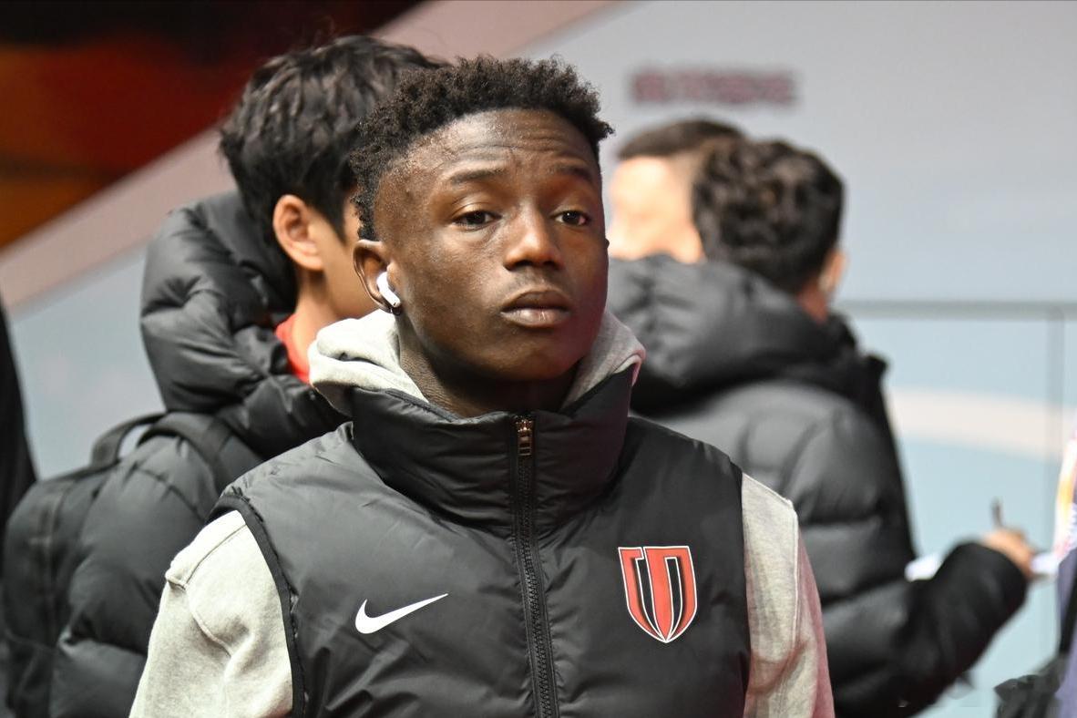 索罗金到位，但卡隆的事情还需要妥善处理，养着也是给薪水，不如解约。万一有什么状况