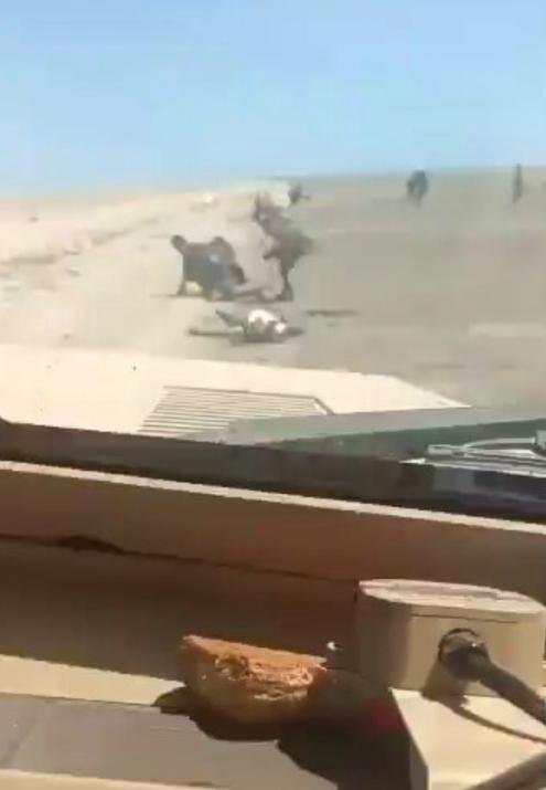 也门胡塞武装惨败，太惨了，胡塞武装的士兵还没来得及进入战壕，就被也门军队摩托化车
