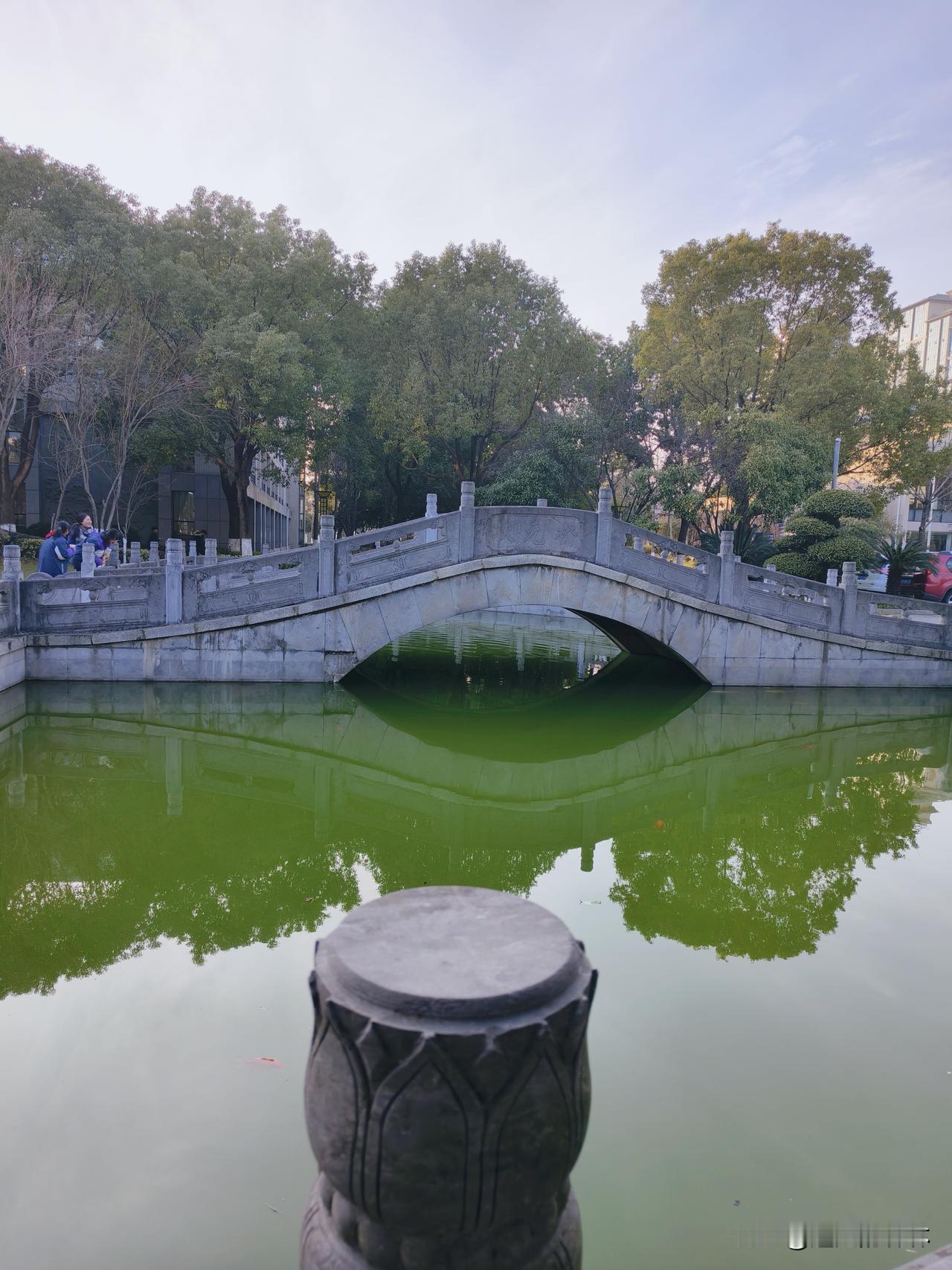 以后少参加或不参加一些杂乱的活动，要“名”不需要；要“利”更不需要；要体现个人价