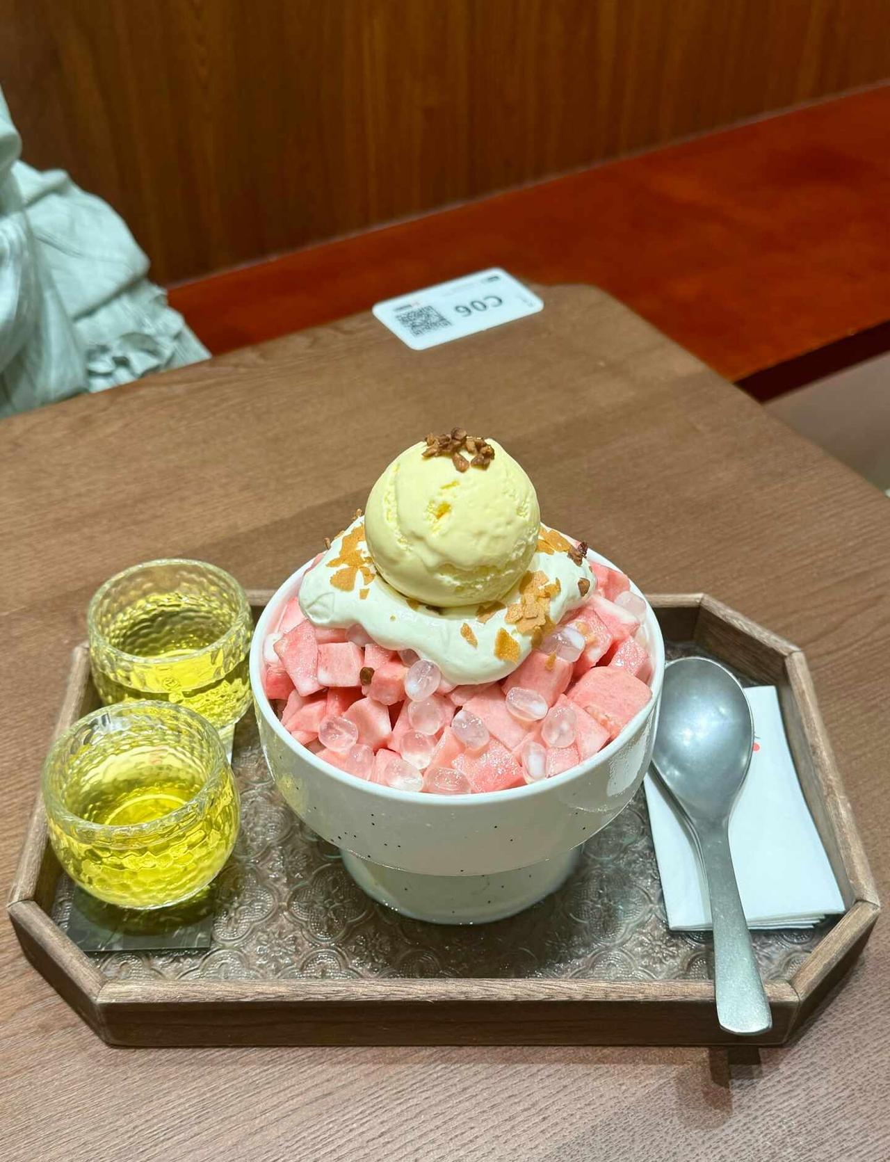 嘴刁女子八月的第一份🍧
这是我喝过最解腻浓郁的茉莉花茶🍵
给到一个夯🤤
广