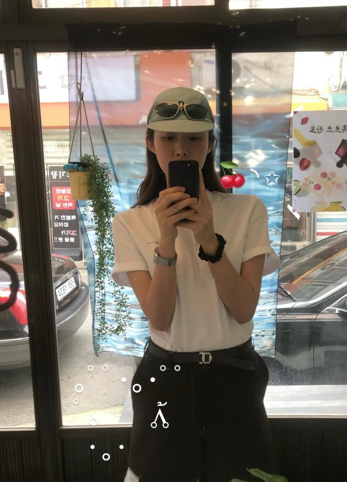 穿搭分享 连续更新第2533天韩国时尚女生日常搭配车女士搭配韩系穿搭超能新星汇新